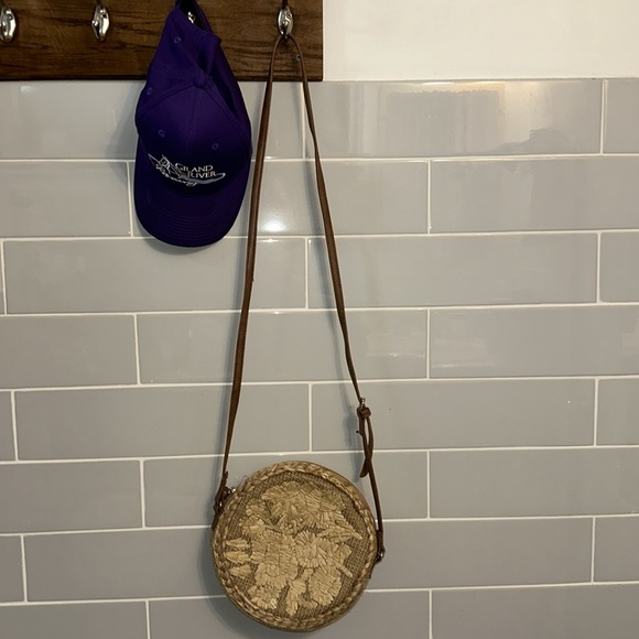 Round Jute Crossbody Bag - Picture 16 of 16